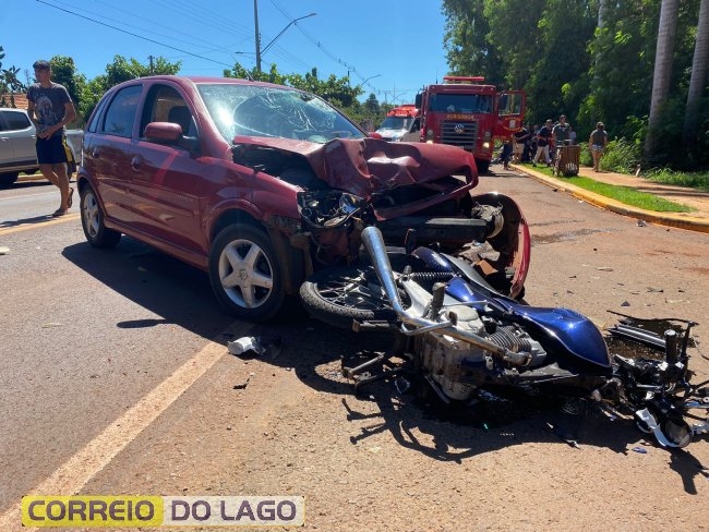 Entregador fica gravemente ferido após ser atingido por carro em Santa