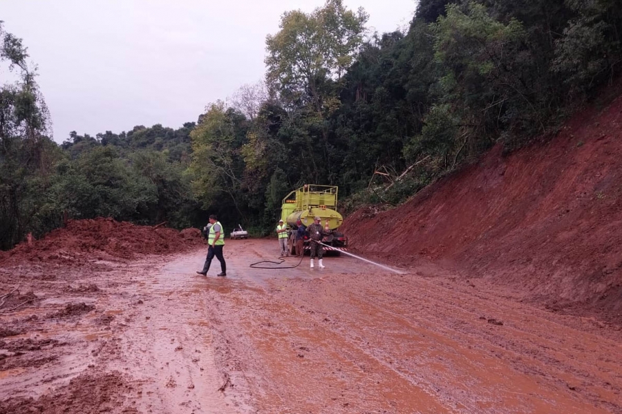 Equipes Do Der Pr Ajudam A Recuperar Rodovias De Duas Cidades No Rio