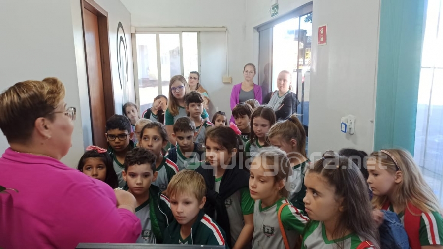 Alunos da Escola 25 de Março visitam o AquiAgora net e Jornal Tribuna