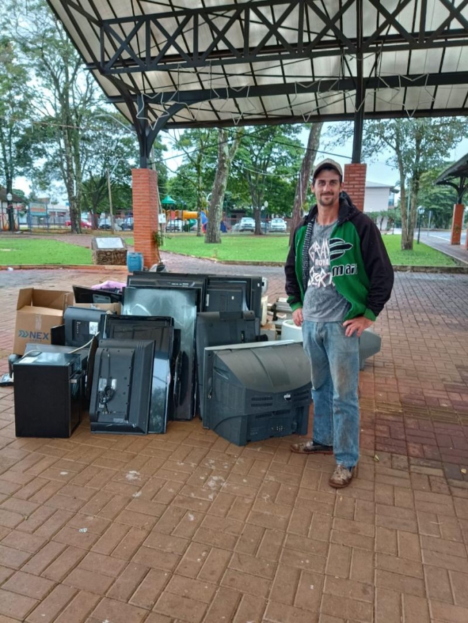 Quatro Pontes Coleta Mais De Duas Toneladas De Lixo Eletr Nico