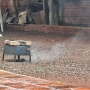 A jovem estava fazendo o almoço quando um recipiente com álcool próximo do fogão improvisado explodiu (Foto: A jovem estava fazendo o almoço quando um r ) 