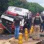 O caminhoneiro teve ferimentos gravíssimos e acabou morrendo entre as ferragens (Foto: OBemdito ) 