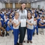 Professora Louize Schneider e as alunas premiadas (Foto: Divulgação ) 