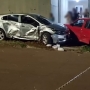 Carro e moto se chocaram violentamente em uma esquina (Foto: CGN ) 