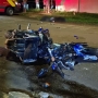 Carro e moto se chocaram violentamente em uma esquina (Foto: CGN ) 