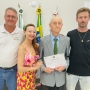 Henrique Eugênio Neumann recebe “Menção Honrosa” da Câmara de Vereadores (Foto: Divulgação ) 